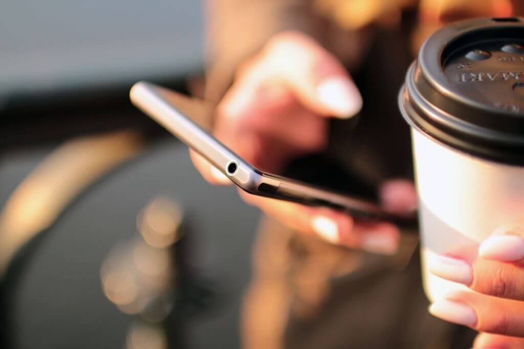 person-holding-smartphone-4831-1024x682-Mmo8Z526BL8QsGoQD6Zn